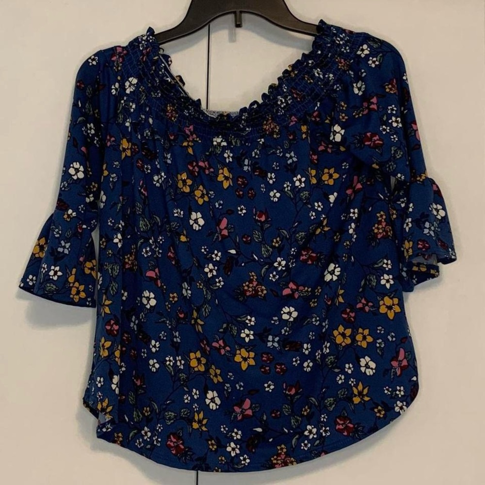 Women’s M - Threads Studio - Blouse